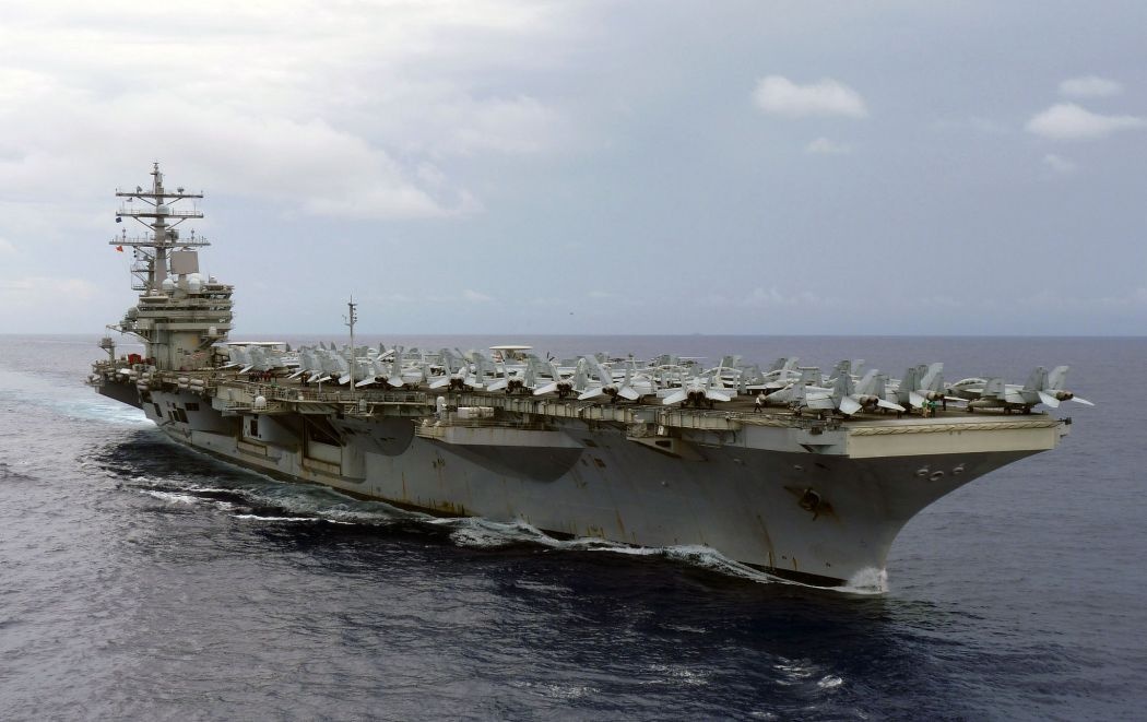 Tim cach giam cang thang, TQ cho phep tau san bay My tham Hong Kong hinh anh