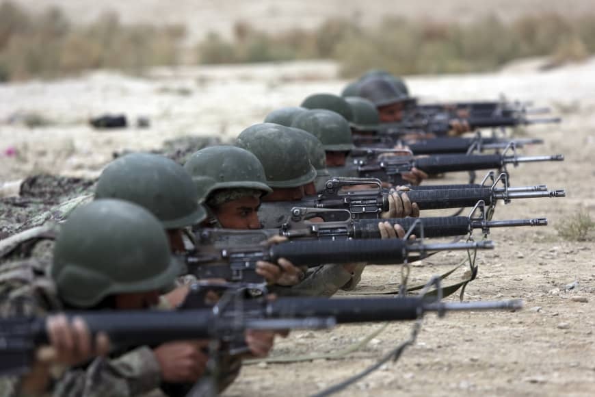 Thuong vong qua cao, quan doi Afghanistan kho tuyen quan hinh anh