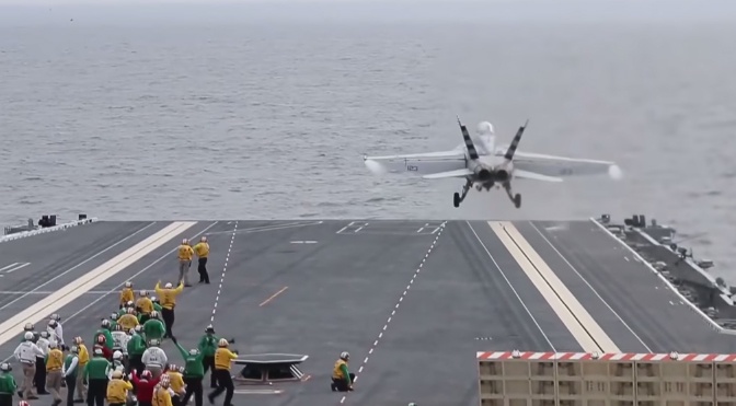 TT Trump chi trich he thong phong dien tu moi cua tau san bay My hinh anh