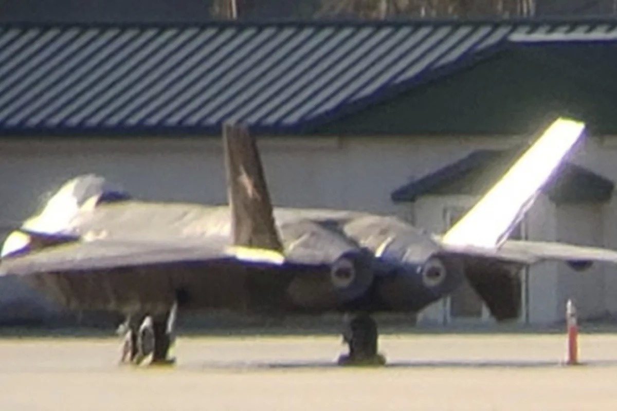 Mỹ chế tạo mô hình J-20 ảnh 1 My che tao mo hinh J-20 anh 1