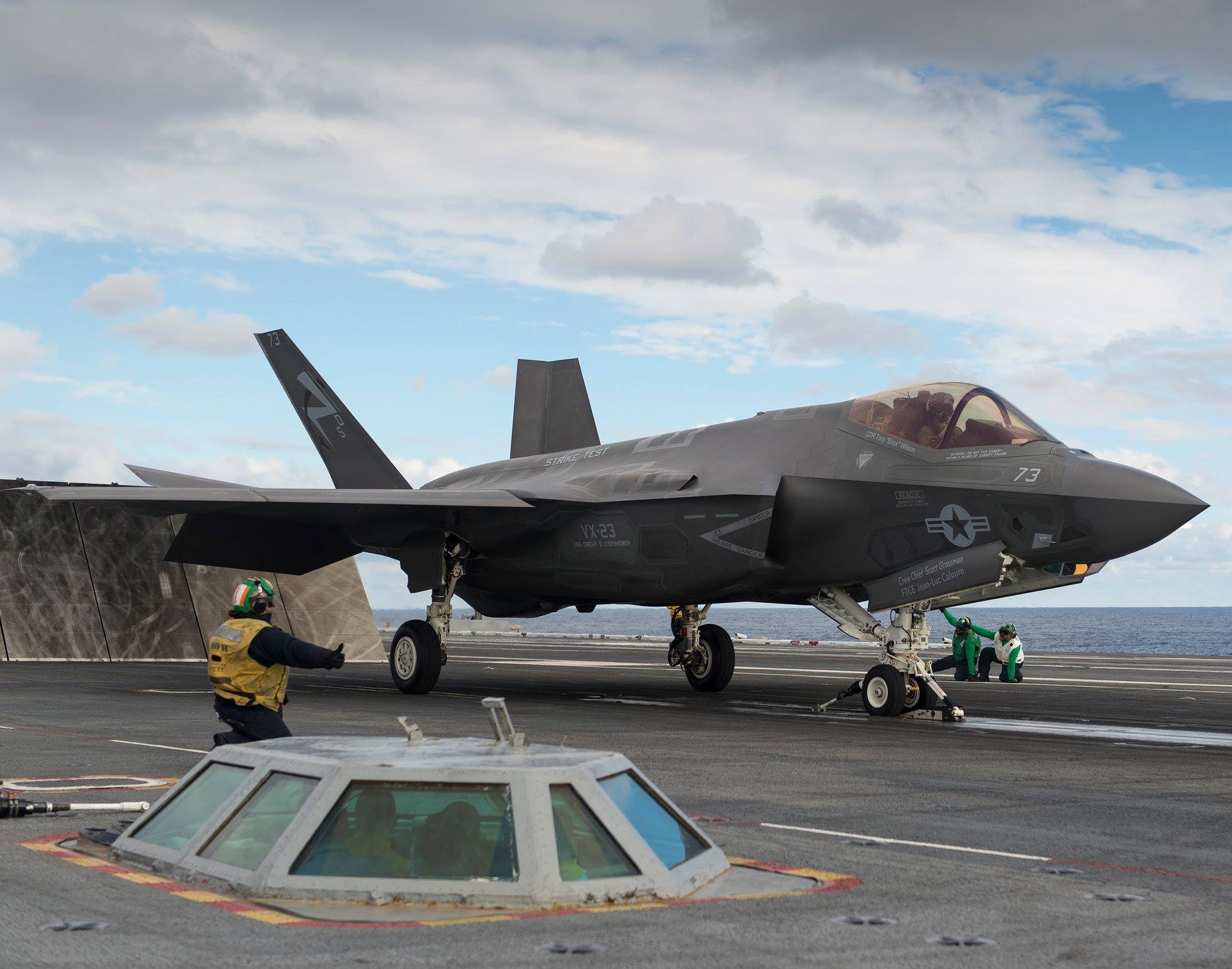 Tau san bay dau tien cua My dat chung nhan van hanh F-35C hinh anh