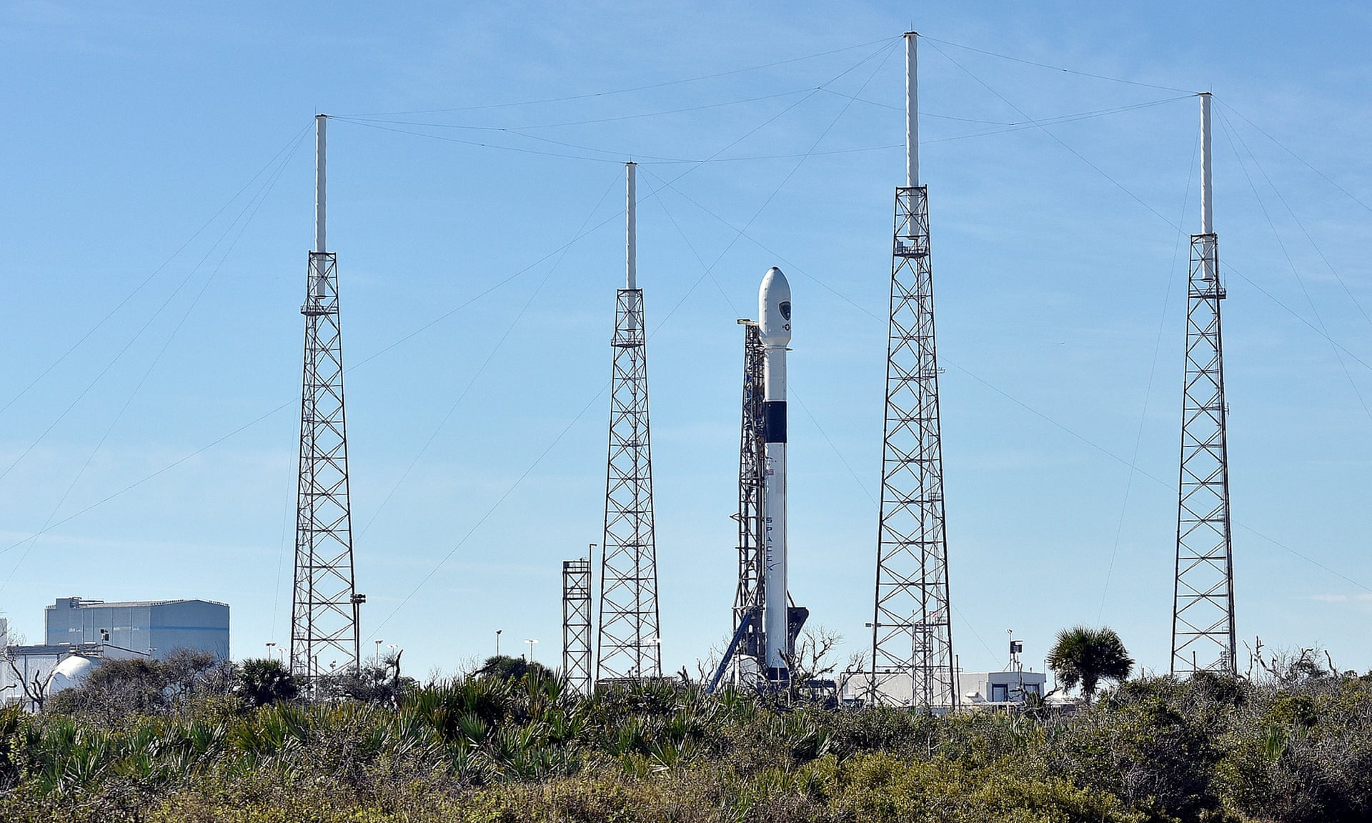 SpaceX phong ve tinh quan su anh 1