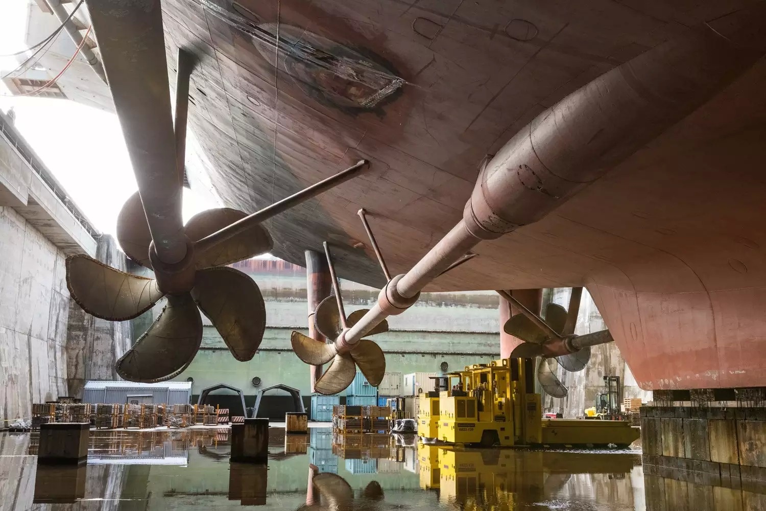 tau san bay My anh 4