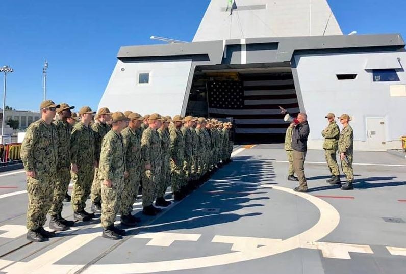 Ben trong sieu ham 4 ty USD nhung khong co dan phao cua My hinh anh