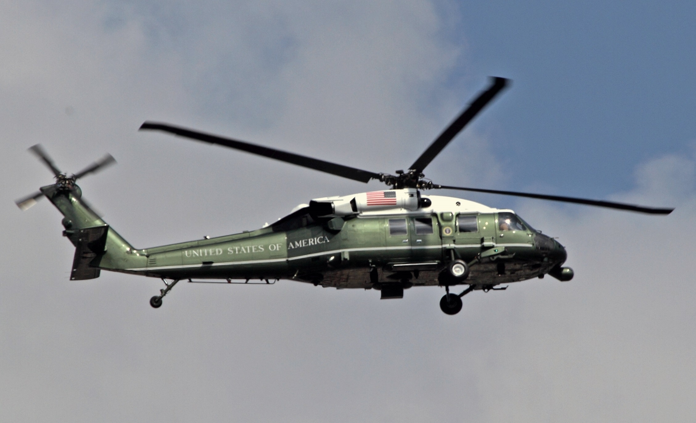 Marine One - sieu truc thang chong ten lua cua TT Trump toi VN hinh anh