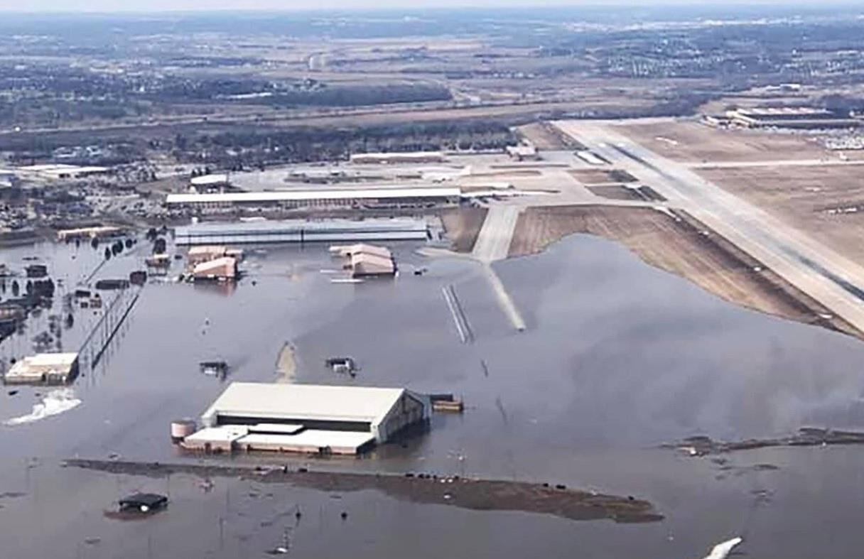 Can cu may bay 'ngay tan the' cua My ngap trong lu hinh anh