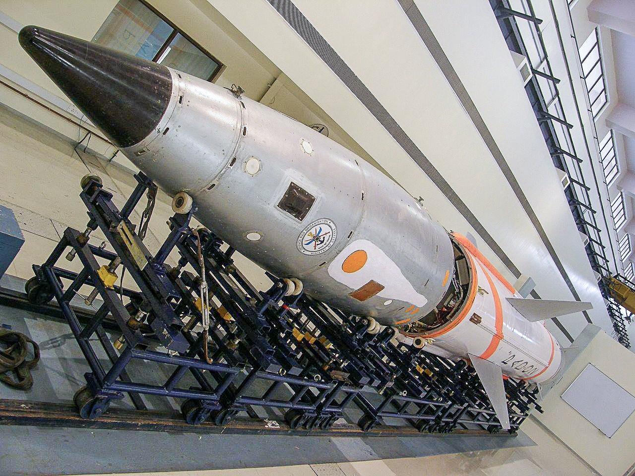 An Do ban ha ve tinh, cuoc dua khong gian tro nen gay can hinh anh