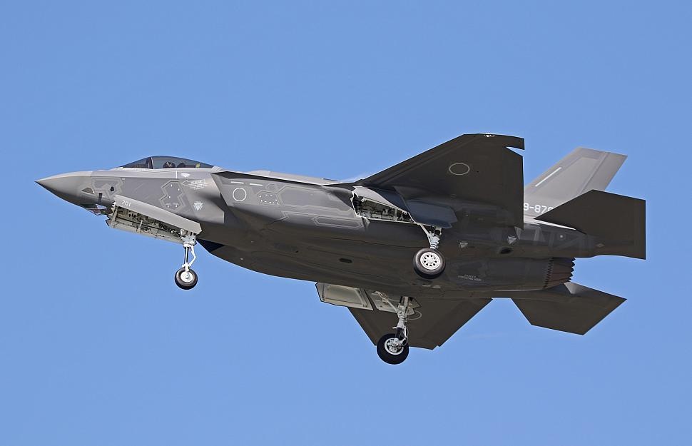 Phi doi Nhat Ban 'hao mon' vi chan may bay TQ, Nga xam pham qua nhieu hinh anh