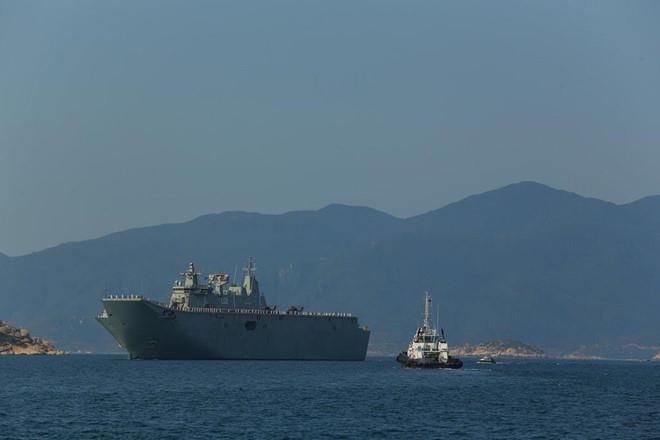 Tau hai quan Australia tham Viet Nam anh 1