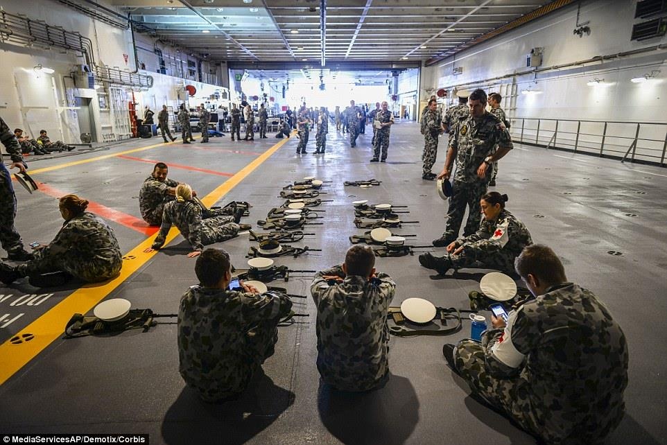 Tau hai quan Australia tham Viet Nam anh 7