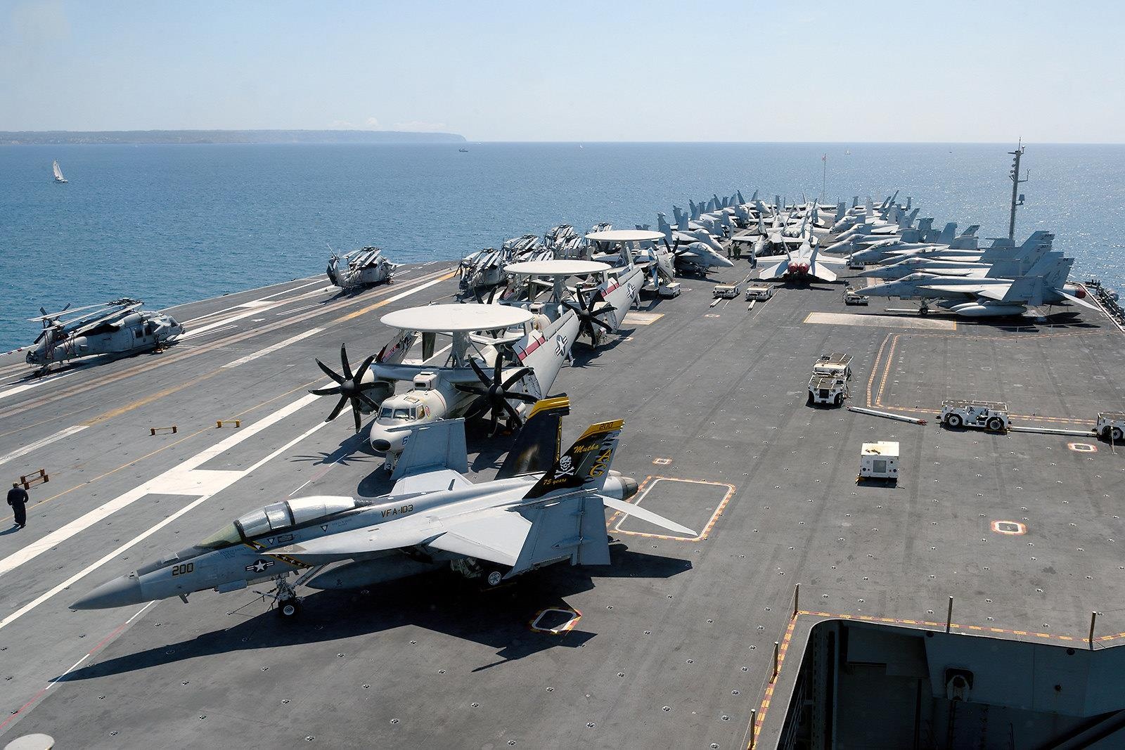 My trien khai tau chien doi pho Iran anh 3