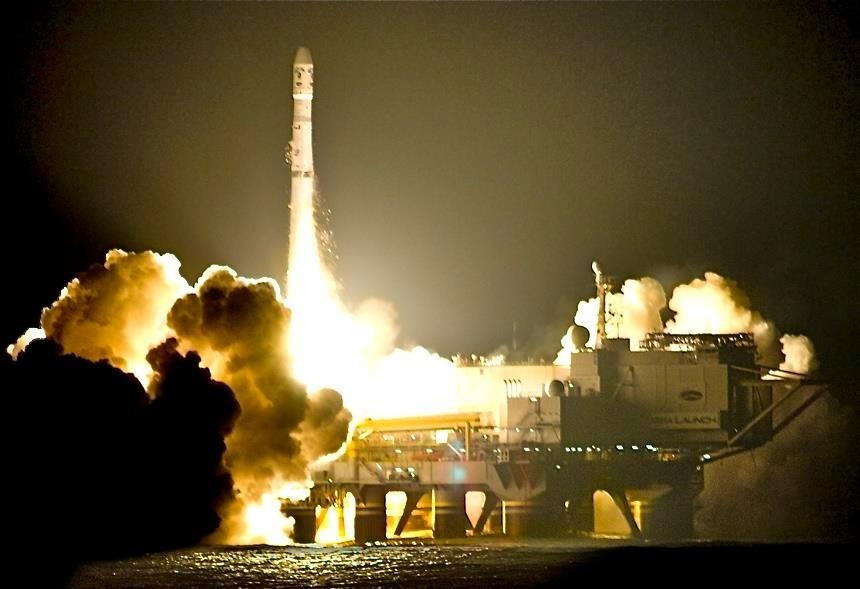 Trung Quoc lan dau phong ve tinh tren bien hinh anh