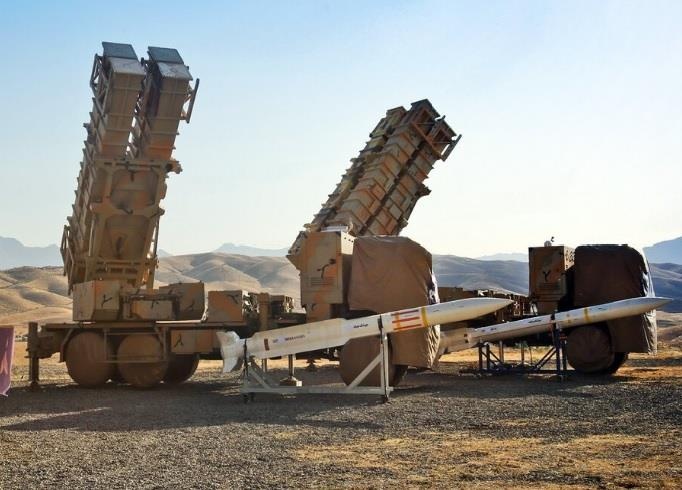 Iran khoe ten lua phong khong tu che ban duoc muc tieu tang hinh hinh anh