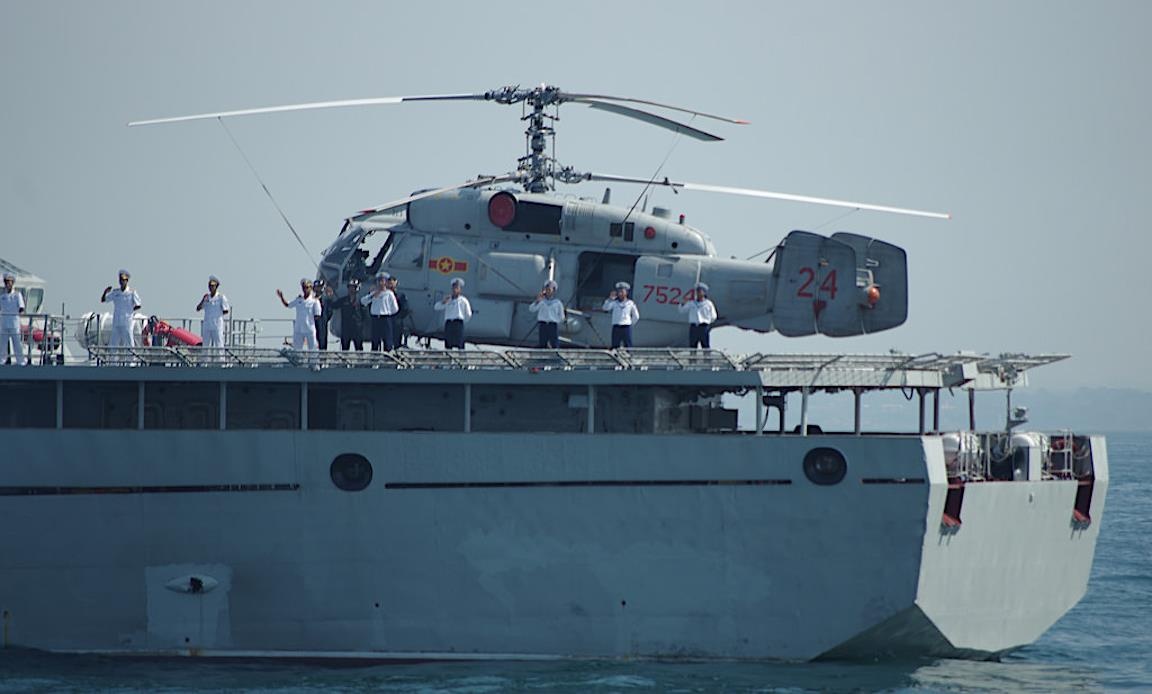 Truc thang san ngam Ka-28 anh 12