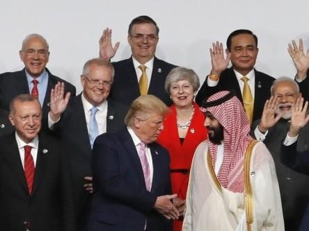 G20 chup anh tap the, Trump va thai tu Saudi tao dang ky la hinh anh