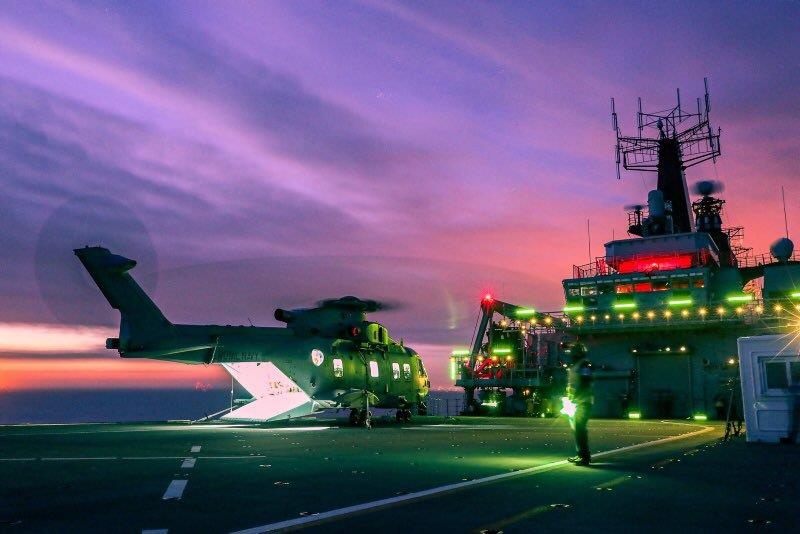 Hai quan Anh tap tran lon nhat anh 10