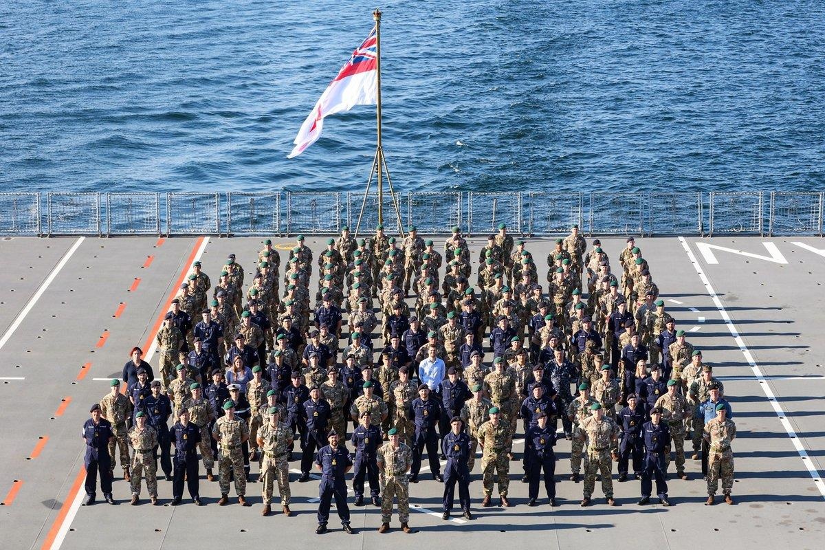 Hai quan Anh tap tran lon nhat anh 2