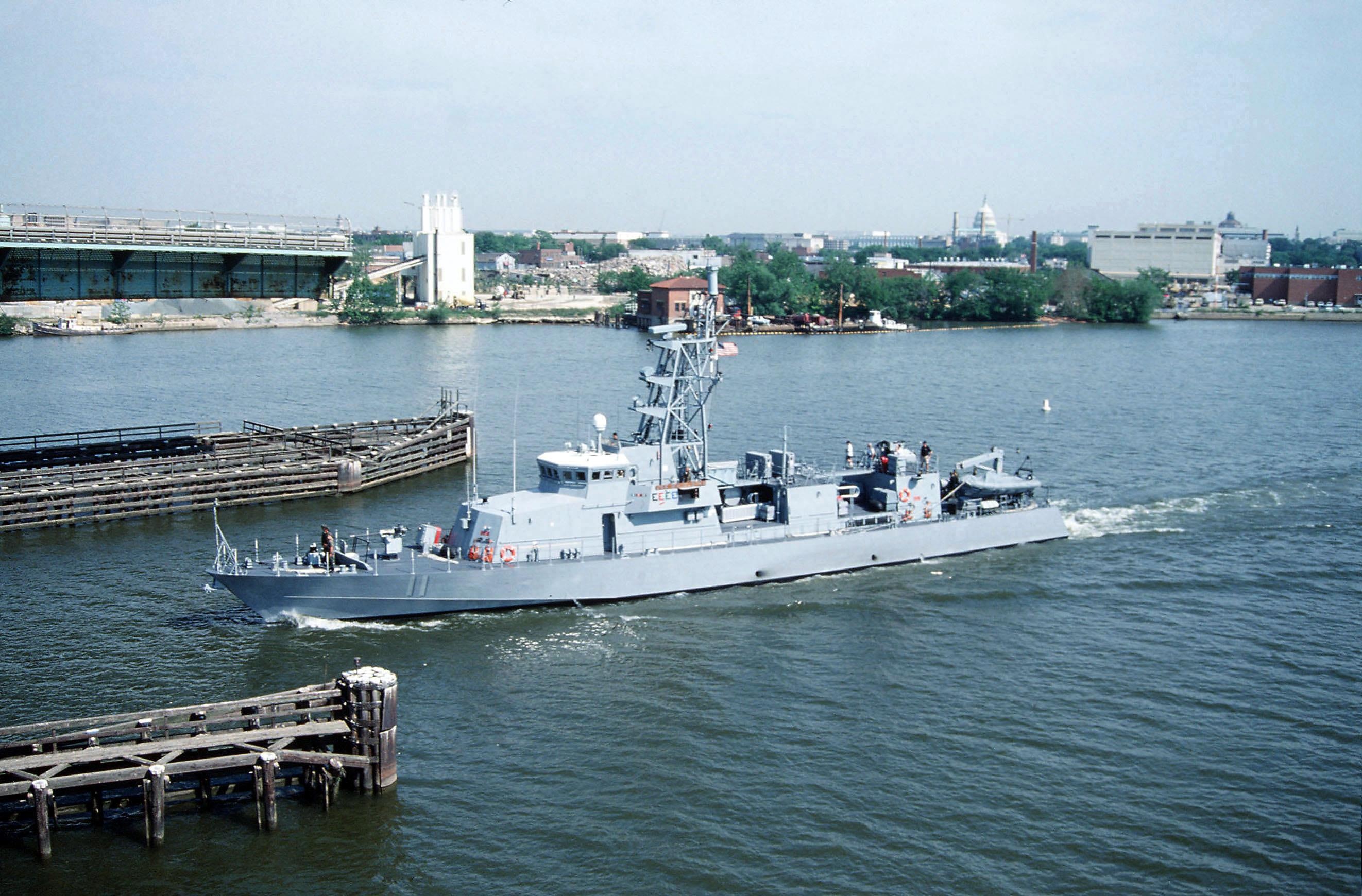 Tren tau tuan tra My canh chung Iran o Trung Dong hinh anh