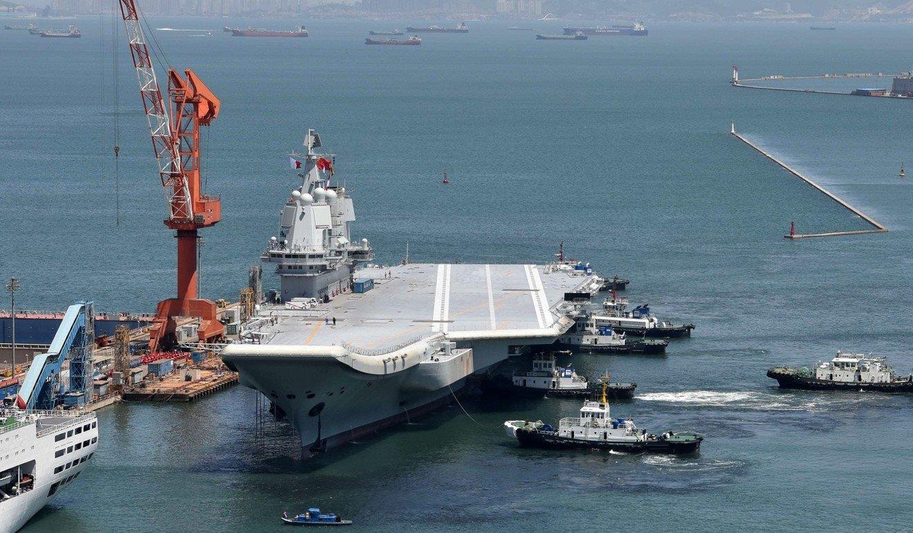 Tau san bay Trung Quoc anh 1