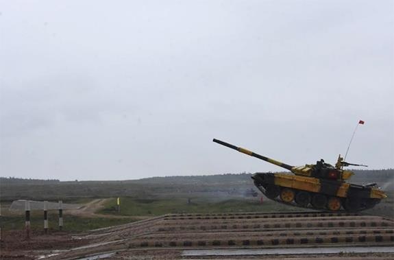 Doi tuyen Viet Nam tranh tai tai Tank Biathlon anh 10