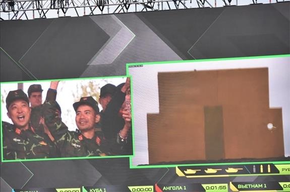 Doi tuyen Viet Nam tranh tai tai Tank Biathlon anh 8