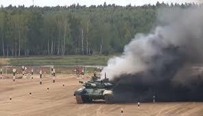 Xe tang T-72 cua doi Iran boc chay tren duong dua o Nga hinh anh