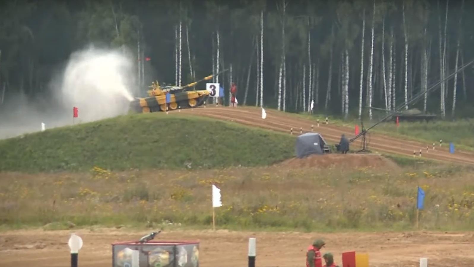 Doi tuyen Viet Nam tranh tai tai Tank Biathlon anh 6