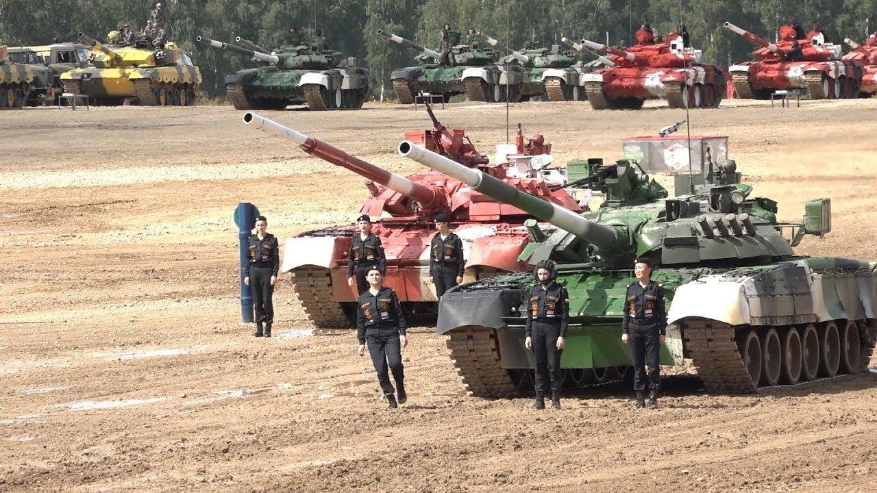 Lan dau tien nu gioi tham gia dua xe tang o Nga hinh anh