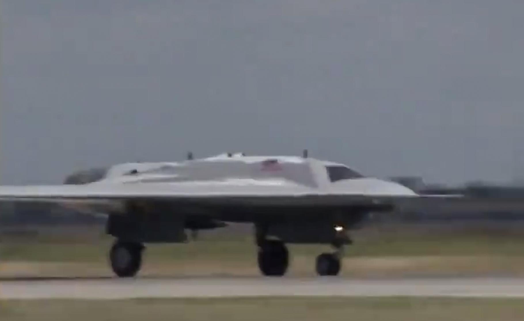 May bay khong nguoi lai bi mat cua Nga cat canh hinh anh