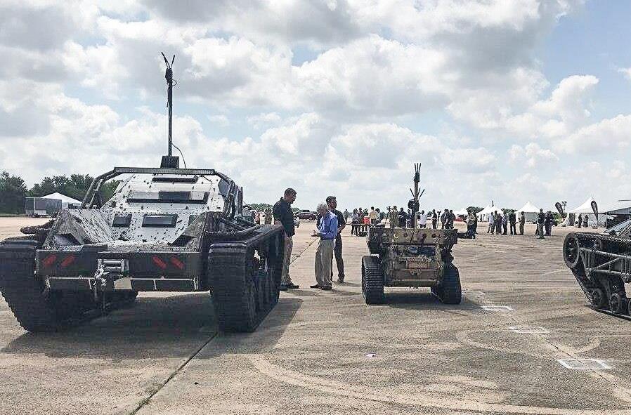 Dai hoc Texas chi 130 trieu USD phat trien robot cho quan doi My hinh anh