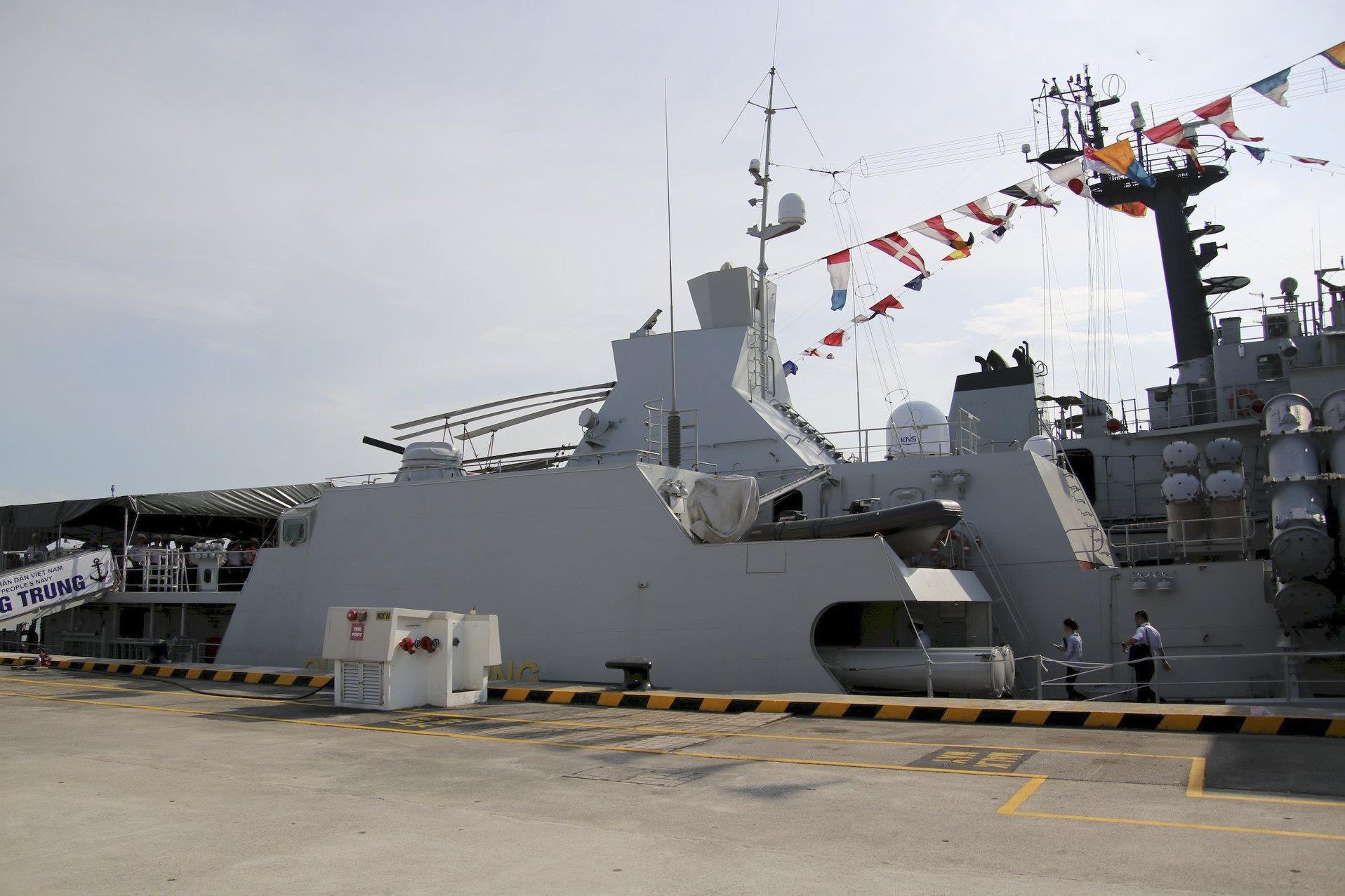 Tau ho ve ten lua Quang Trung anh 7