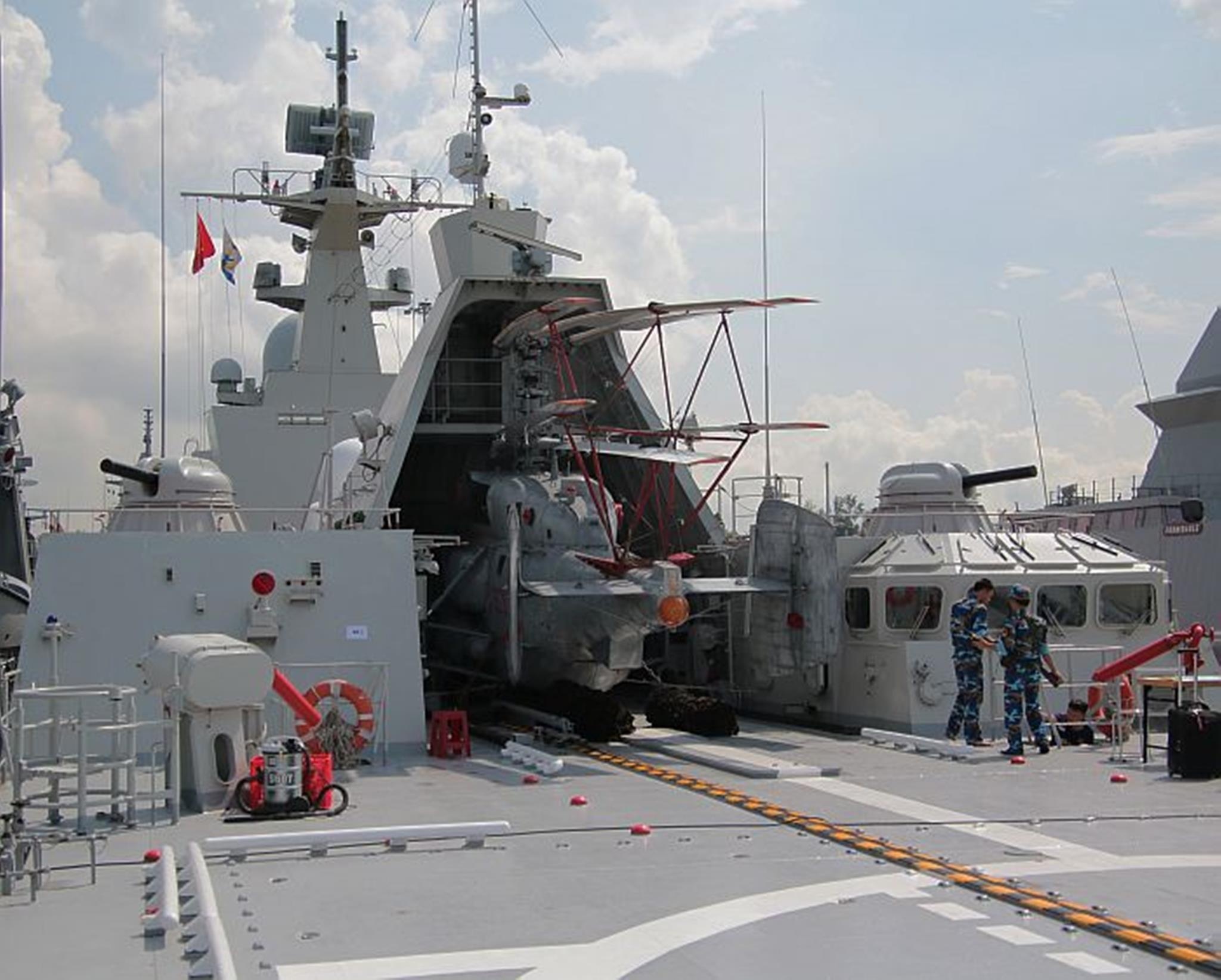 Tau ho ve ten lua Quang Trung anh 8