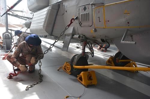 Tau ho ve ten lua Quang Trung anh 15