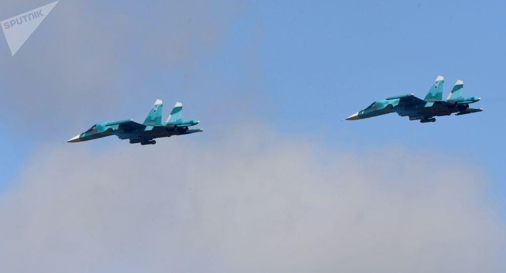 Hai tiem kich Su-34 cua Nga va cham tren khong hinh anh