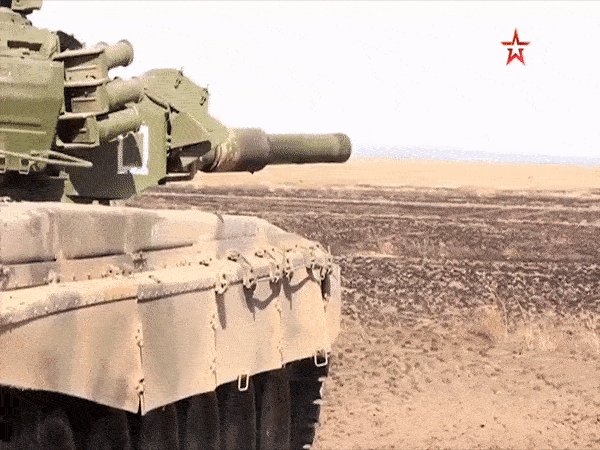 Xe tang T-90 cua Nga tap tran diet muc tieu o cu ly 8 km hinh anh