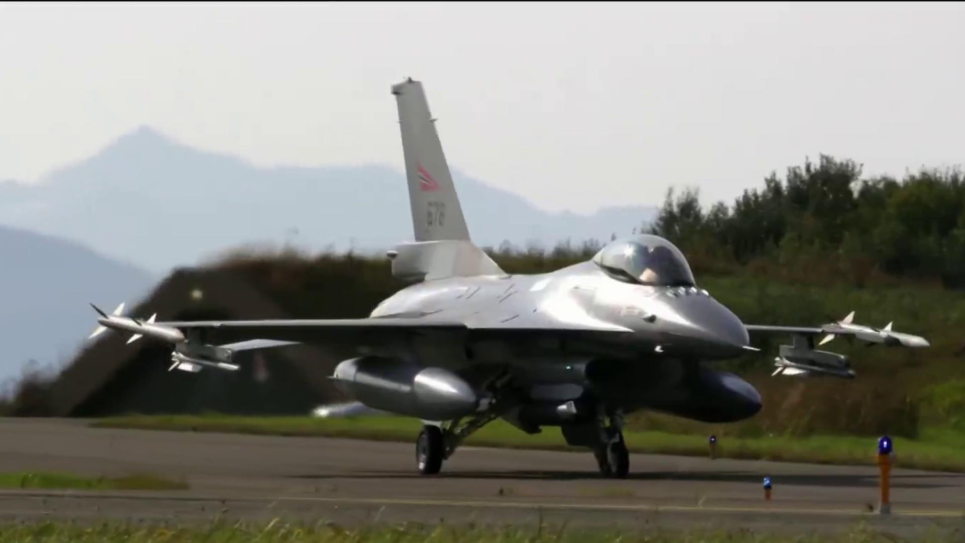 Suc manh ngay cang tang cua khong quan Nga gan Bac Cuc hinh anh