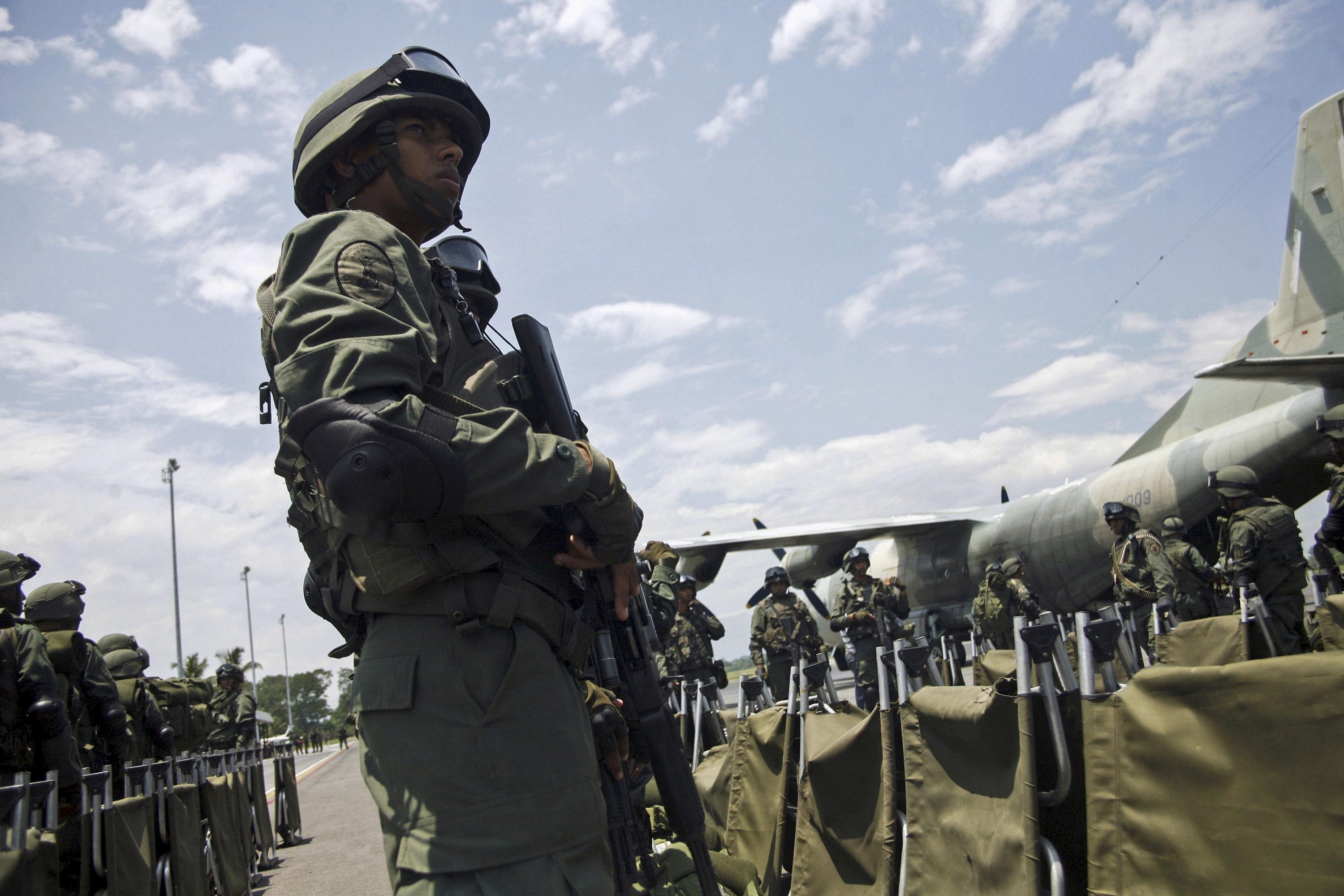 150.000 binh si Venezuela tap tran sat bien gioi Colombia hinh anh