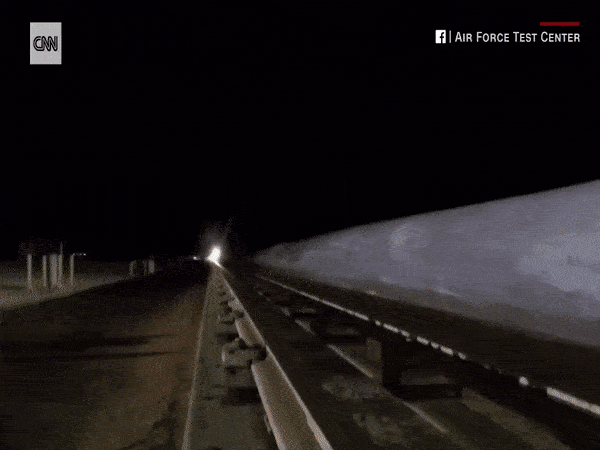 My thu nghiem vat the bay gap 8 lan van toc am thanh tren duong ray hinh anh