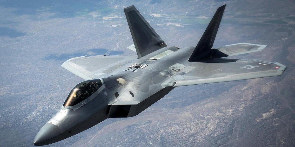 Tiem kich tang hinh F-22 tro tai nhao lon dang kinh ngac hinh anh