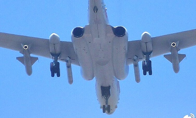 May bay nem bom H-6 anh 1