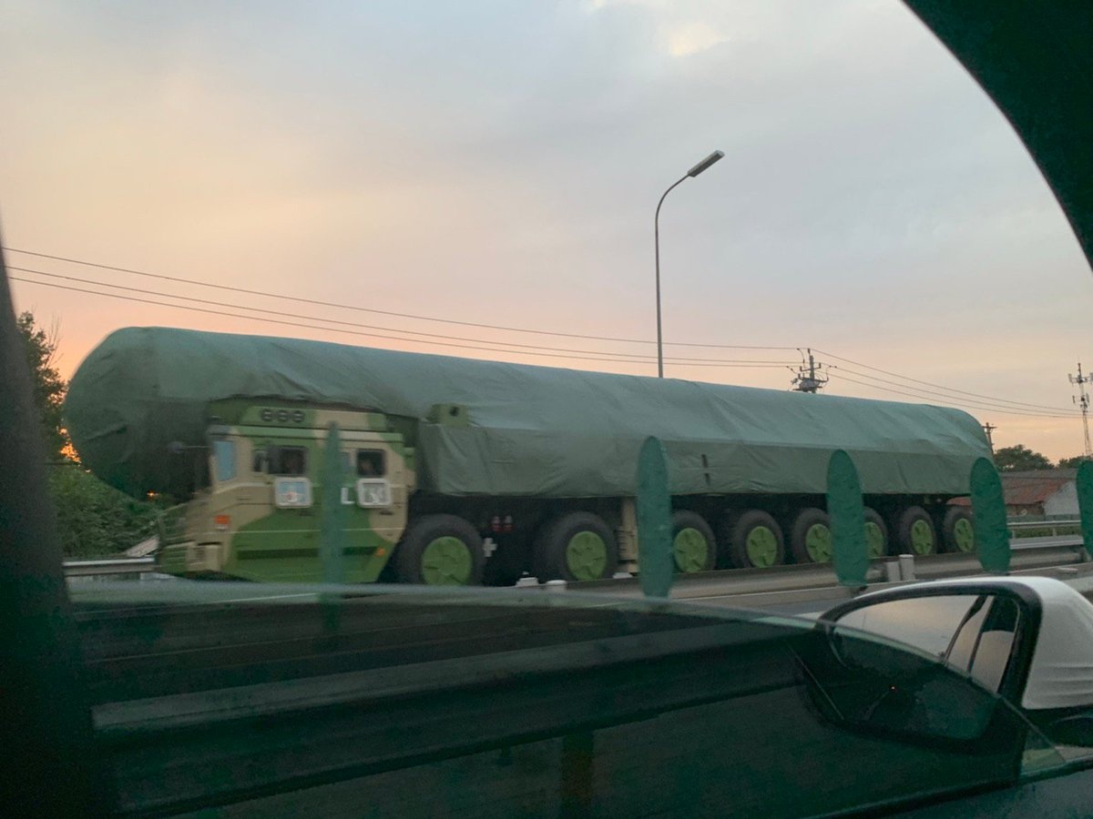 Trung Quốc khoe vũ khí mới tại diễu binh ảnh 1 Trung Quoc khoe vu khi moi tai dieu binh anh 1