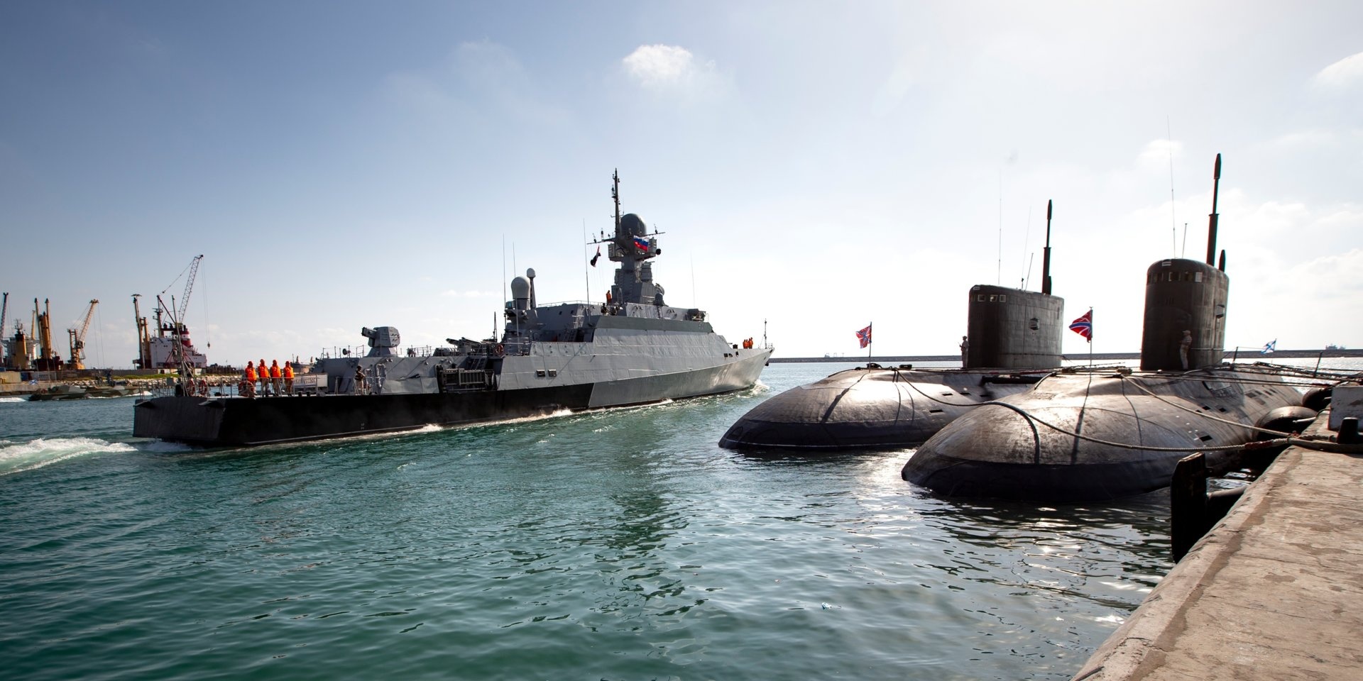 Ben trong can cu hai ngoai duy nhat cua Nga o Syria hinh anh