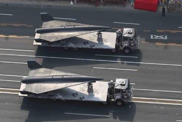 Nhung vu khi Trung Quoc lan dau cong khai tai duyet binh 70 nam hinh anh