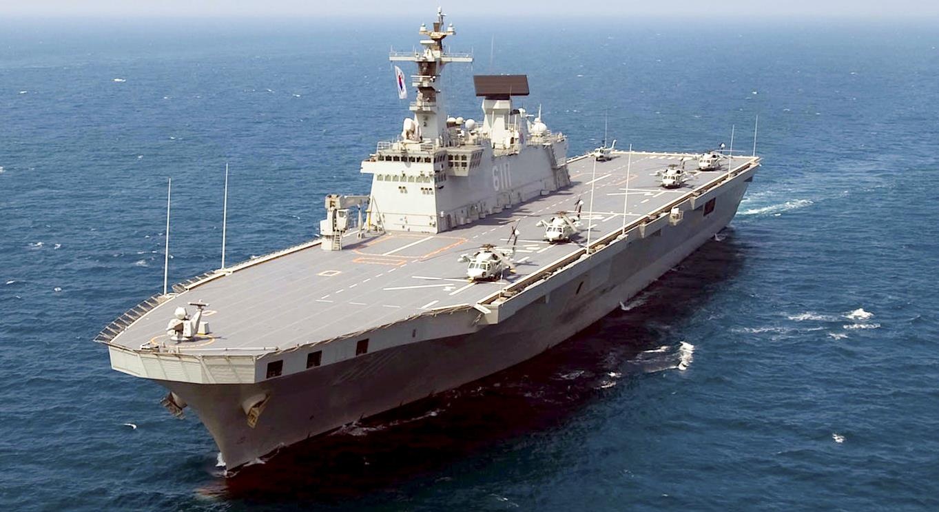 Han Quoc tham vong so huu tau san bay, canh tranh voi Trung Quoc hinh anh