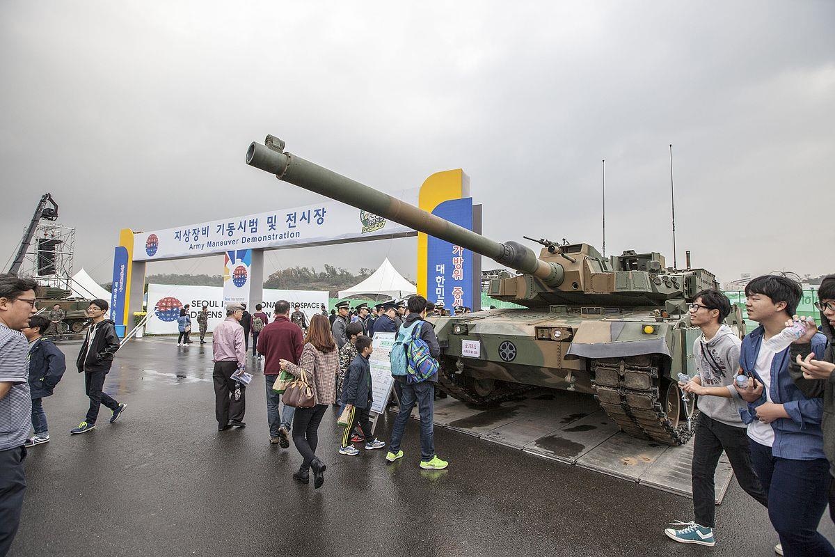 Vu khi hien dai quy tu tai trien lam ADEX o Han Quoc hinh anh