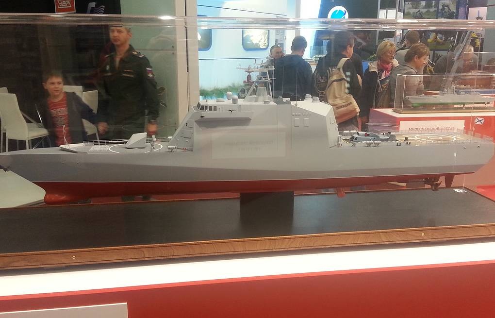 Nga su dung vat lieu composite dong moi tau chien hinh anh