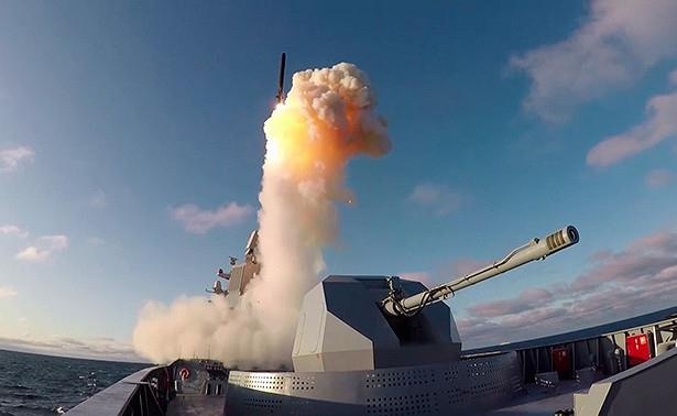 Ham doi Phuong Bac pho dien hoa luc trong ngay phao binh va ten lua hinh anh