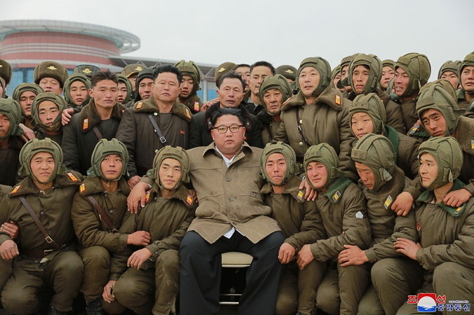 Ong Kim Jong Un thi sat quan doi anh 1