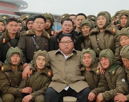 Ong Kim Jong Un lien tuc thi sat quan doi, ra lenh ban dan that hinh anh