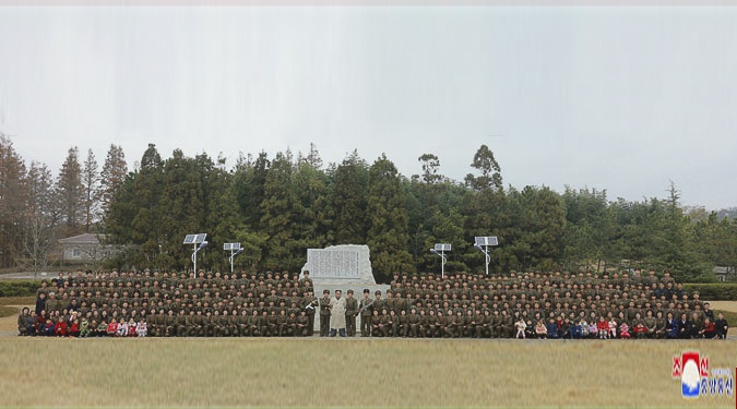 Ong Kim Jong Un thi sat quan doi anh 11